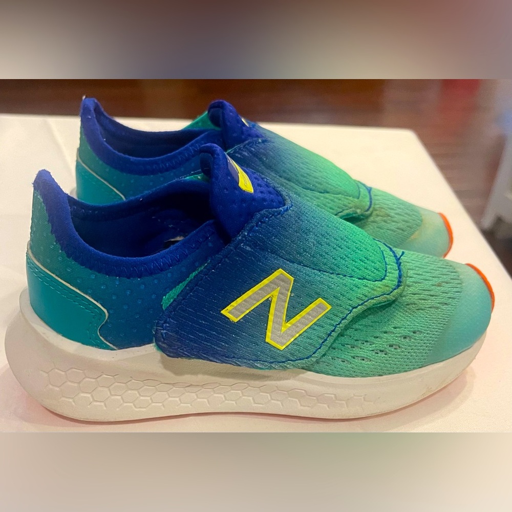 New Balance kids 10 blue orange Velcro